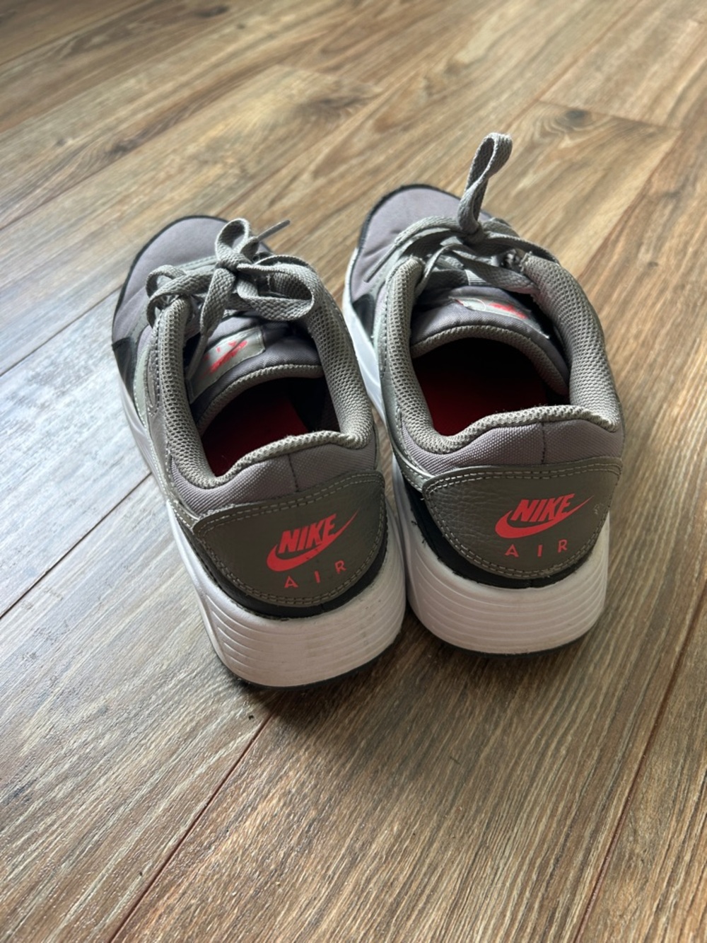 Nike Women’s Gray, Black and Pink Air max - Picture 3 of 5